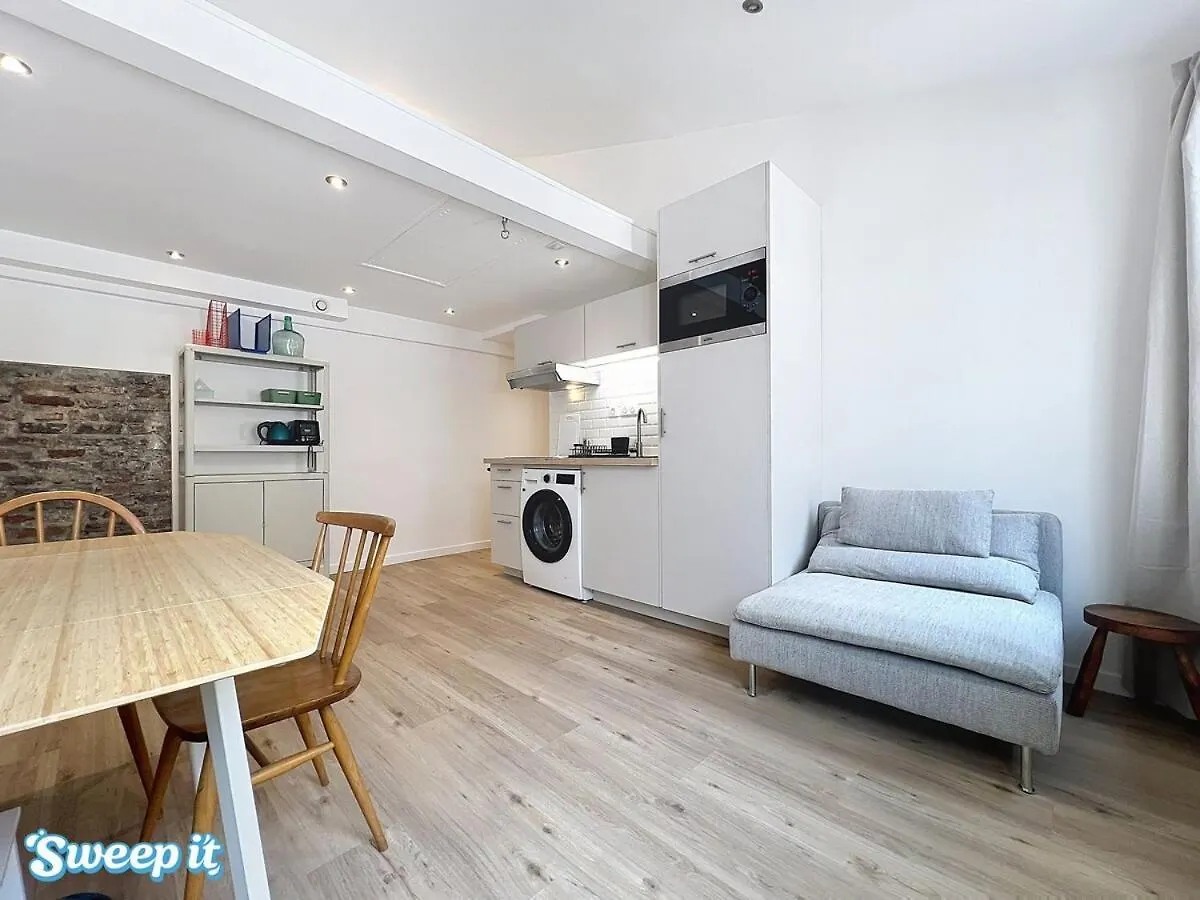 Apartment Calm & Cozy Flat Flowered Alley Sleeps 4 Paris