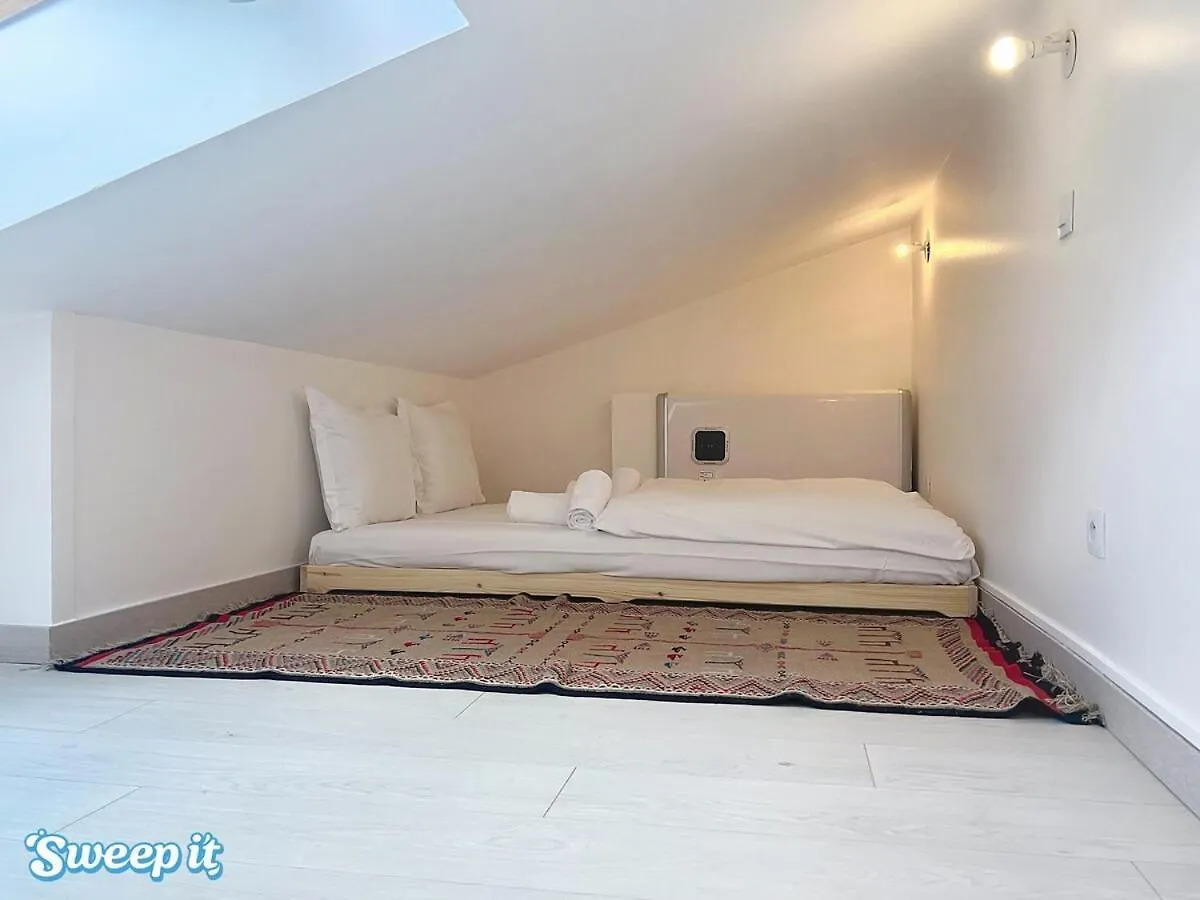 Calm & Cozy Flat Flowered Alley Sleeps 4 Paris 0*,  France