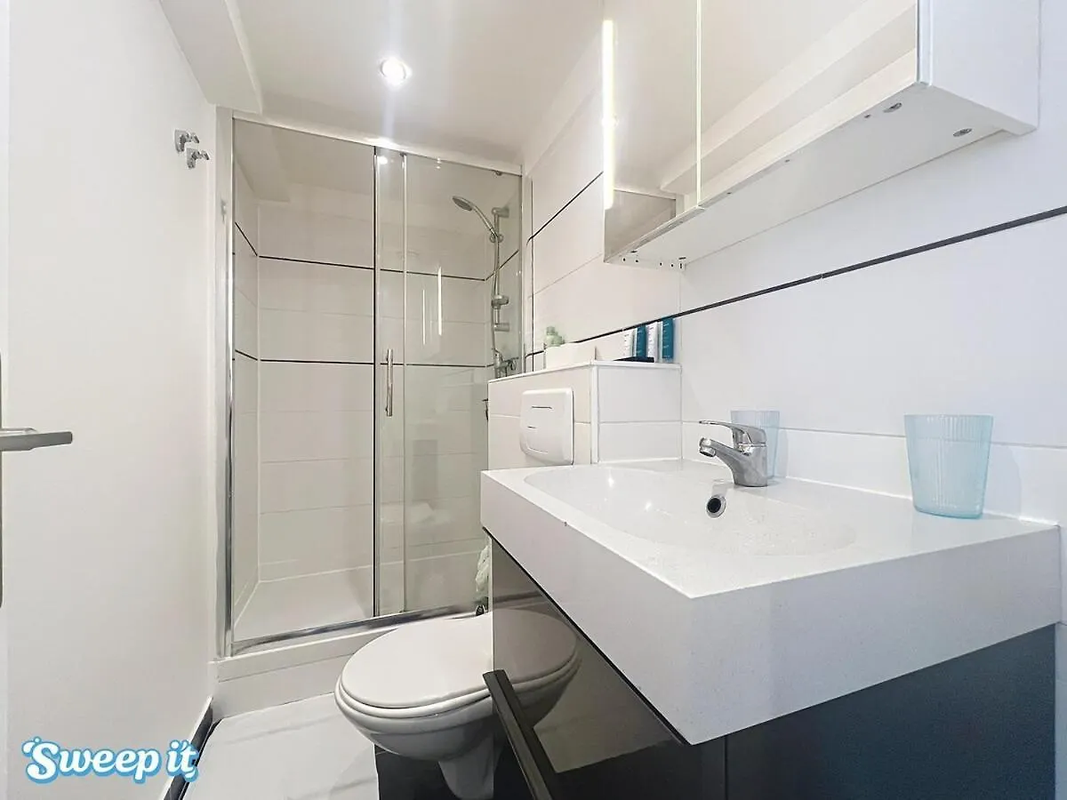 Apartment Calm & Cozy Flat Flowered Alley Sleeps 4 Paris