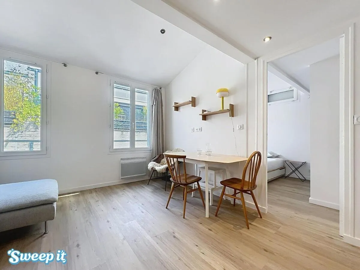 Apartment Calm & Cozy Flat Flowered Alley Sleeps 4 Paris