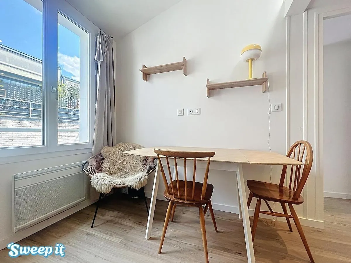 Apartamento Calm & Cozy Flat Flowered Alley Sleeps 4 París Francia