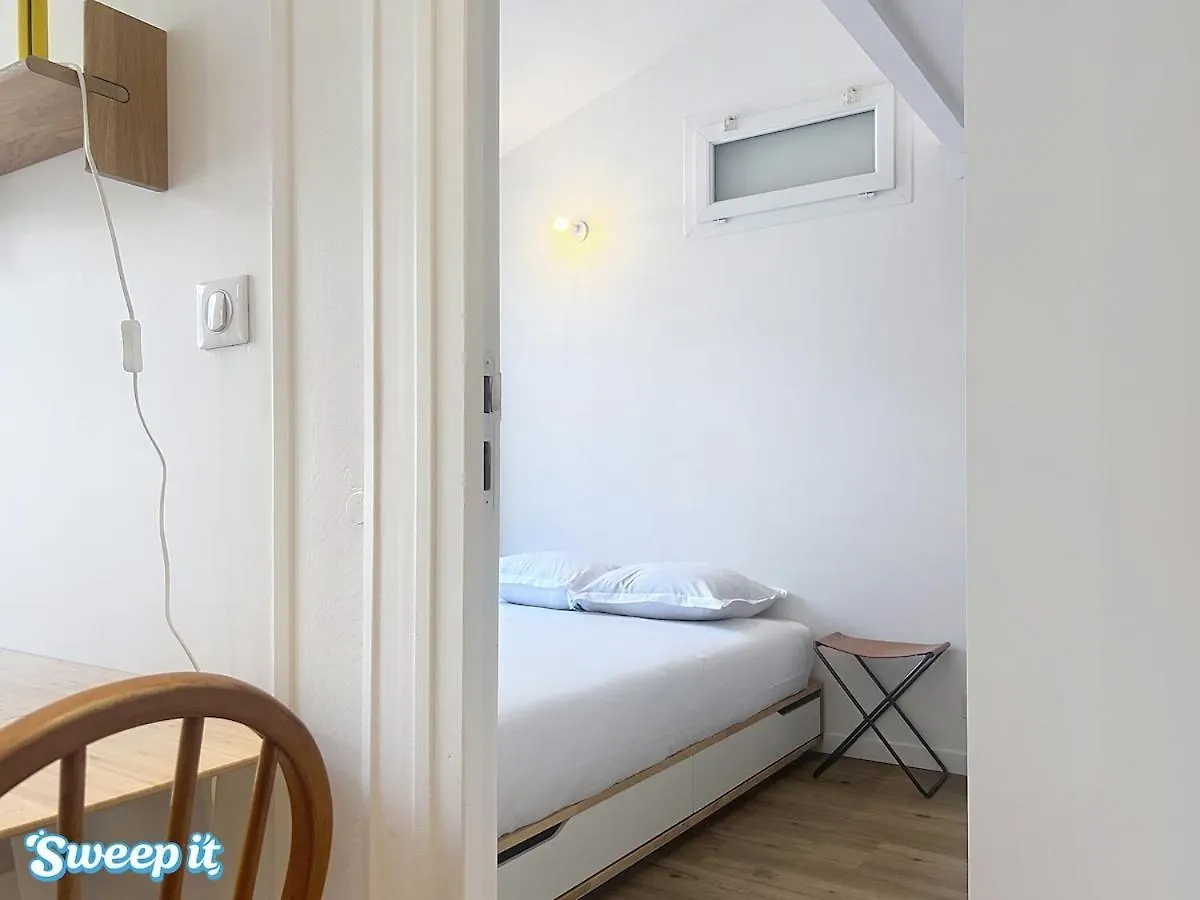 Calm & Cozy Flat Flowered Alley Sleeps 4 París Apartamento